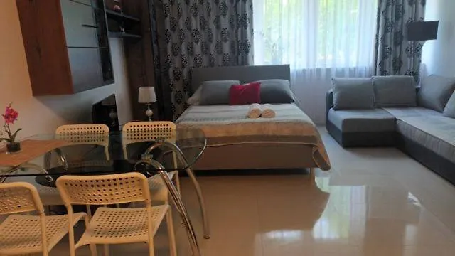 Cherry W Scislym Centrum Varsó